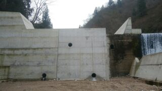 （片貝川水系南又谷川）杉尾堰堤の改築工工事（令和5年度分）が完了しました。