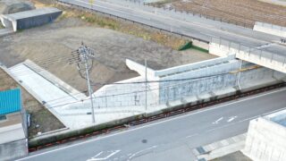 R4・5堀切跨道橋下部他工事が完成しました。