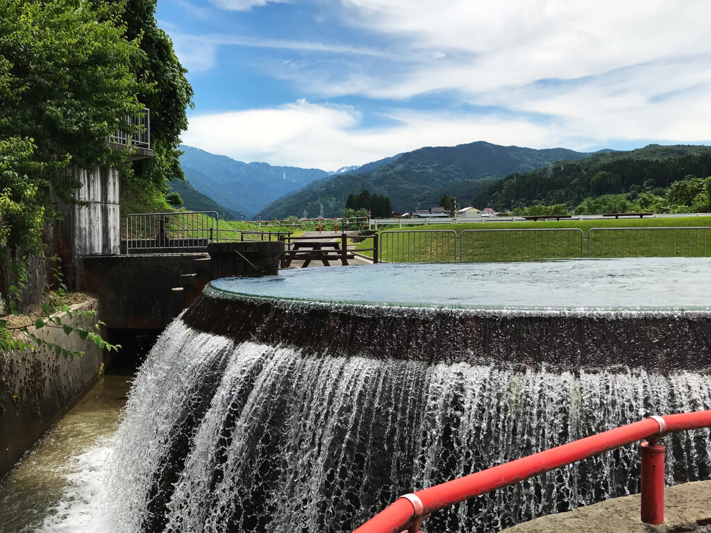 東山円筒分水槽