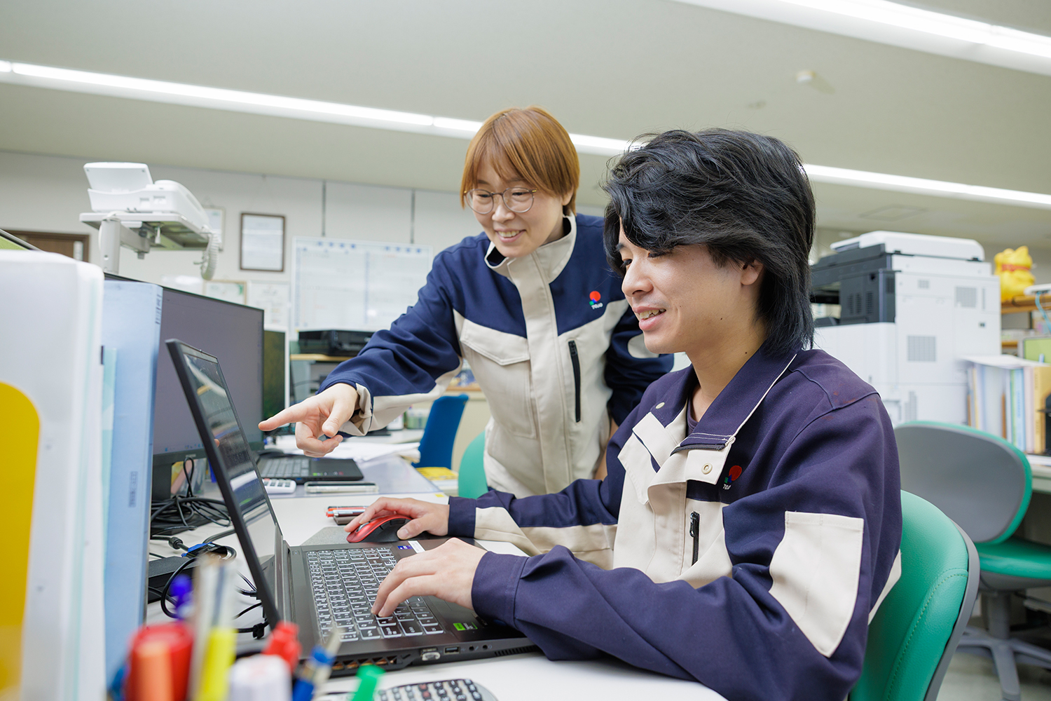 東城 社内